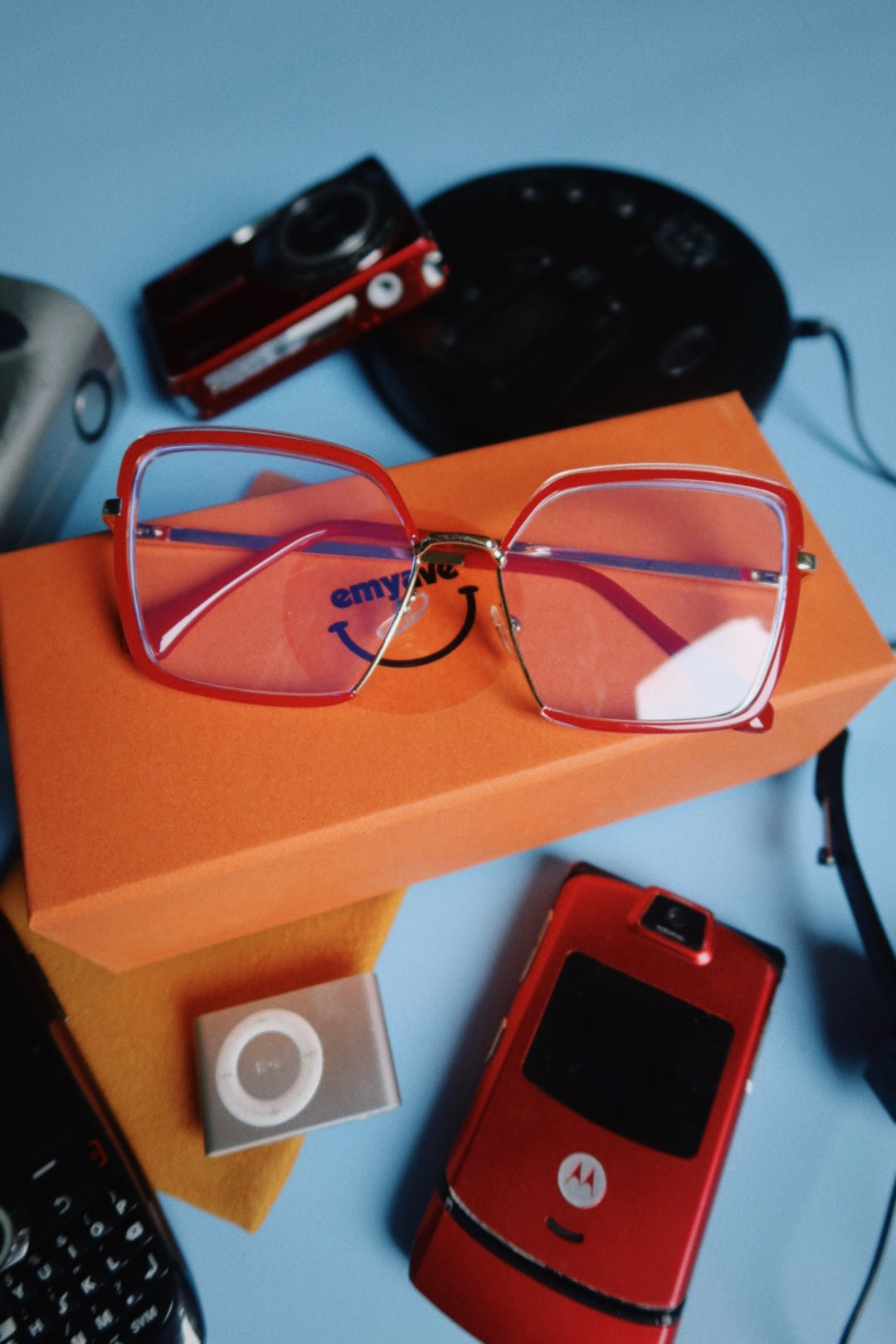 Aurora Glasses in Red
