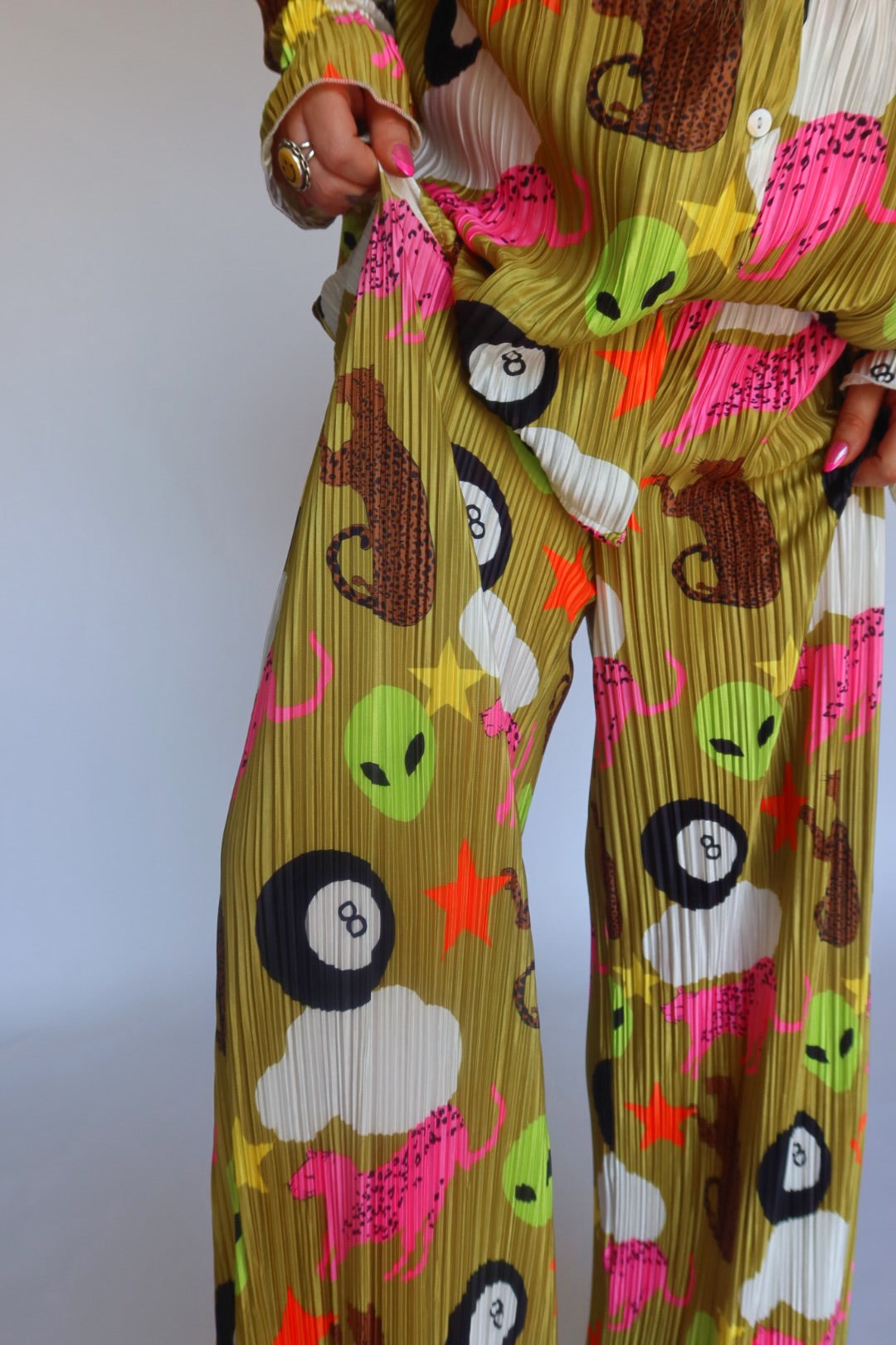 **PRE-ORDER: ships by 8/29** We Come in Peace Plissé Set **RESTOCKED**